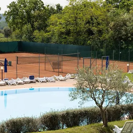 Corte Collina, Piscine, Tennis