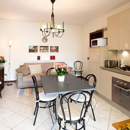 Corte Collina, Piscine, Tennis Lägenhet